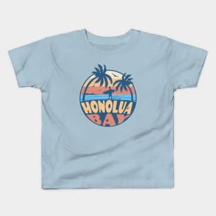 Vintage Surfing Honolua Bay, Hawaii // Retro Summer Vibes // Grunge Surfer Sunset Kids T-Shirt